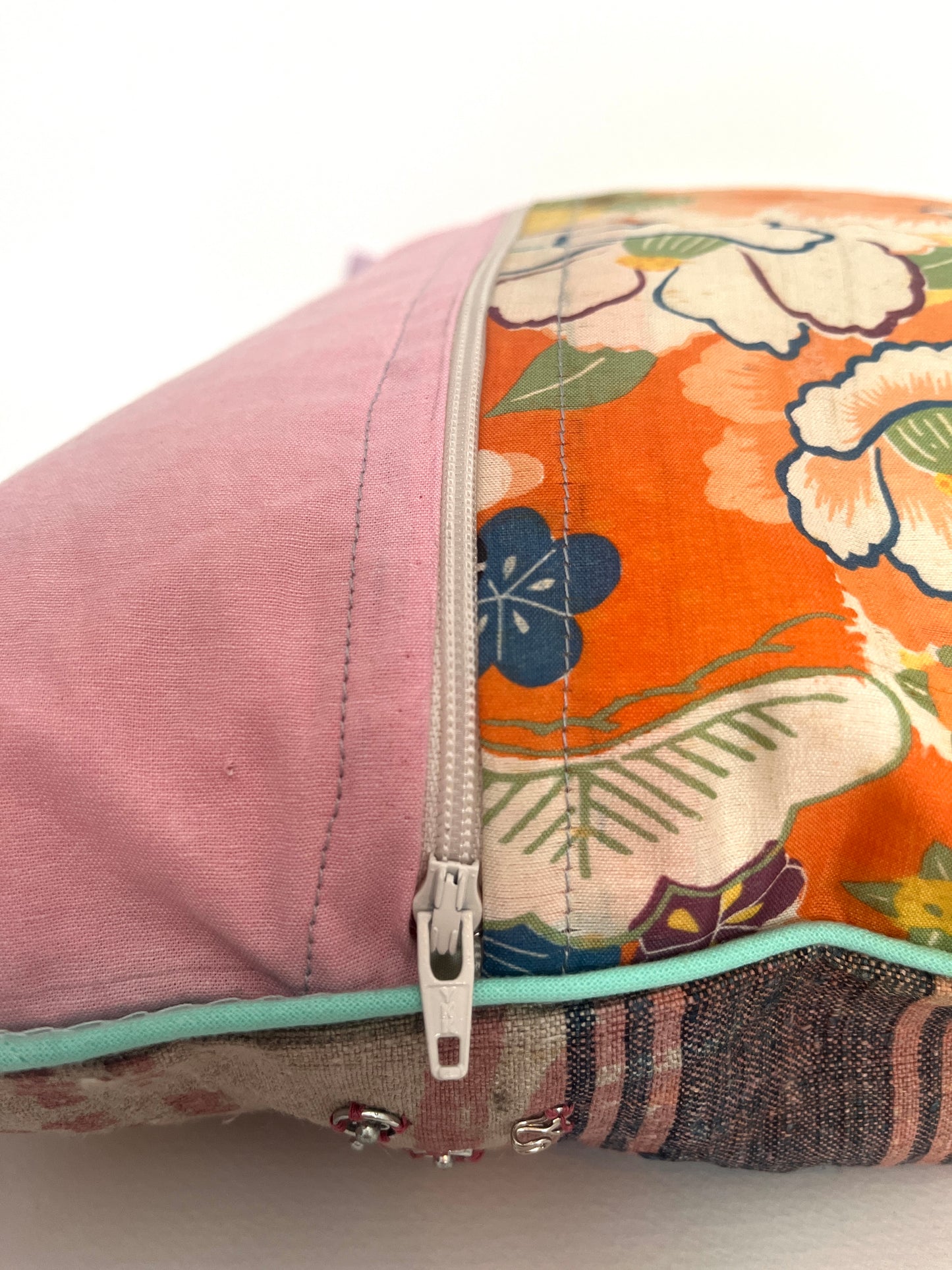 Leinenkissen „Happiness is the Color of a Raincloud“ · Keypiece · Unikat