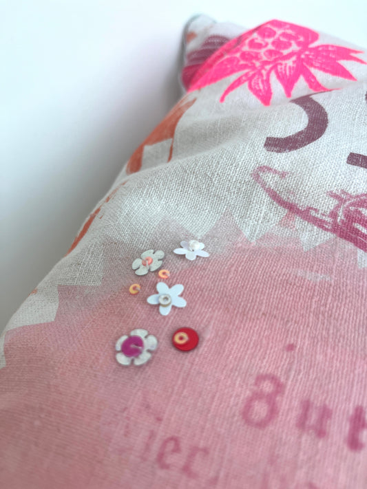 Kissen – bedrucktes Rolltuch mit Paillettendetails