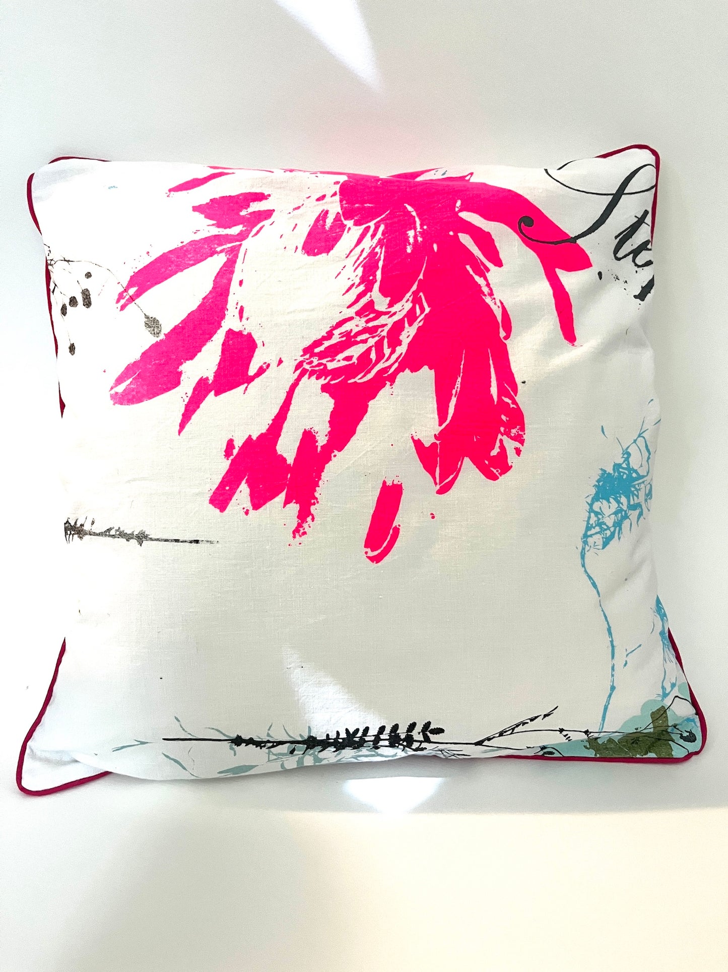 Kissen „Neonblume“ – 40 × 40 cm