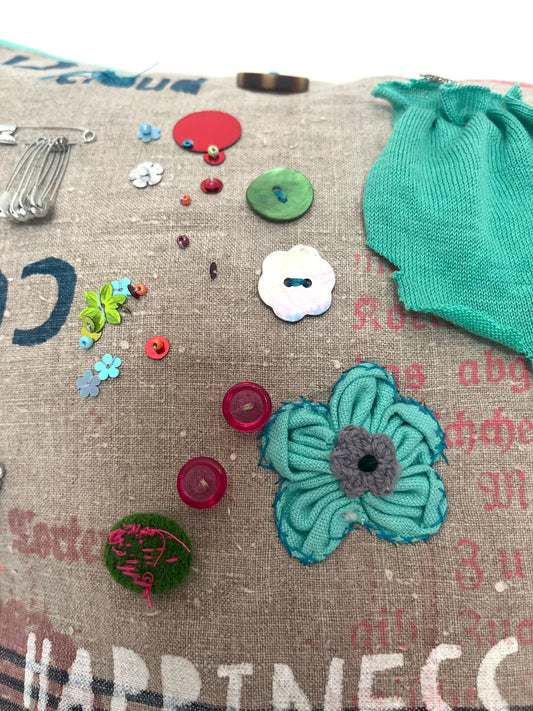 Leinenkissen „Happiness is the Color of a Raincloud“ · Keypiece · Unikat